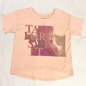 Taylor Swift Red Era peach T-shirt - size small